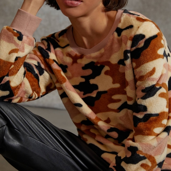 HTF Anthropologie Dayna Fuzzy Velour Top - Picture 3 of 3